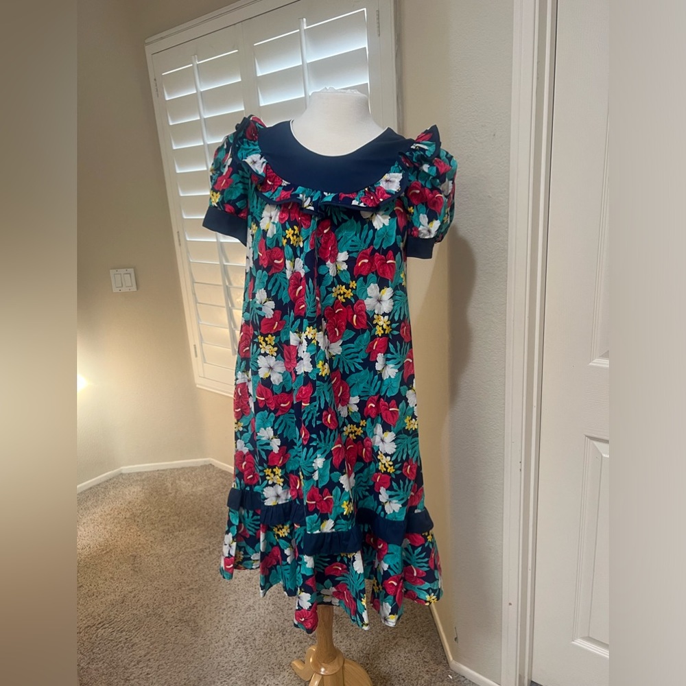 Vintage Hawaii Floral Muumuu Dress Ruffles Hula Dress Prairie dress Medium